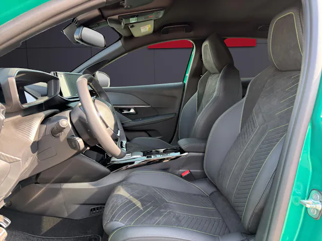 PEUGEOT 208 1.2 MHEV GT Exclusive
