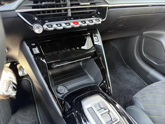 PEUGEOT 208 1.2 MHEV GT Exclusive