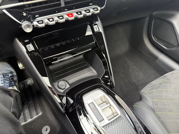 PEUGEOT 208 1.2 MHEV GT Exclusive