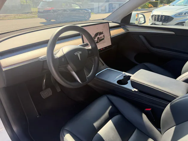 Tesla Model Y RWD