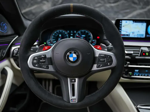 BMW M5 xDrive Competition Drivelogic *CH Auto*Massage*Keramik*Bowers&Wilkins*H&R*