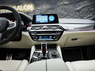 BMW M5 xDrive Competition Drivelogic *CH Auto*Massage*Keramik*Bowers&Wilkins*H&R*