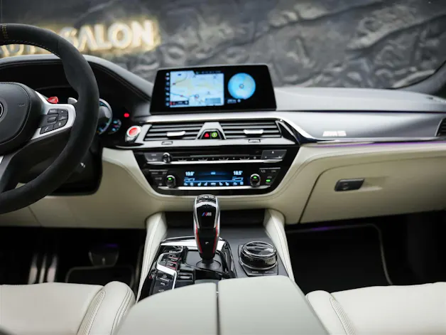 BMW M5 xDrive Competition Drivelogic *CH Auto*Massage*Keramik*Bowers&Wilkins*H&R*