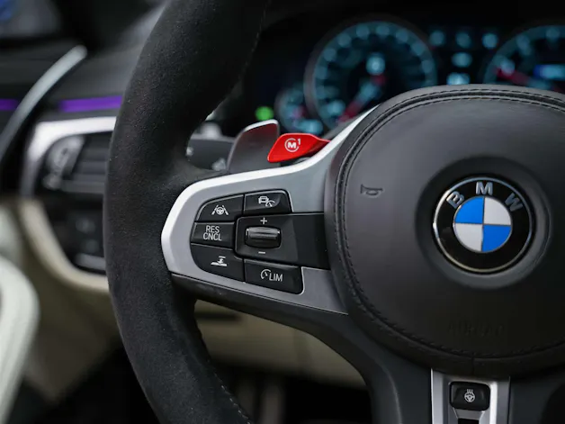 BMW M5 xDrive Competition Drivelogic *CH Auto*Massage*Keramik*Bowers&Wilkins*H&R*