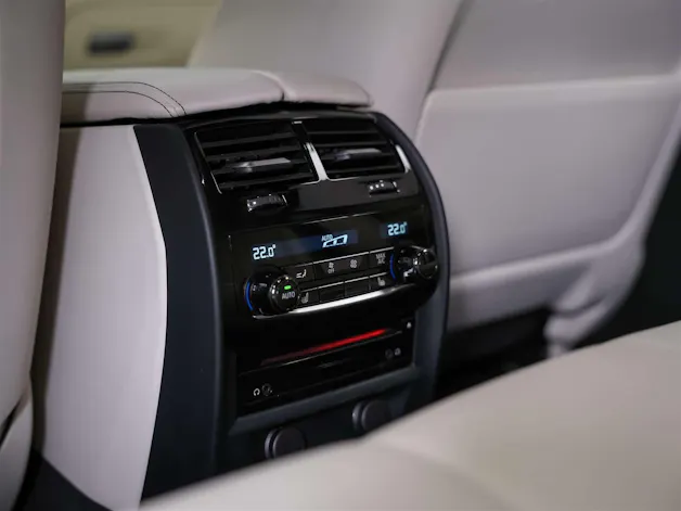 BMW M5 xDrive Competition Drivelogic *CH Auto*Massage*Keramik*Bowers&Wilkins*H&R*