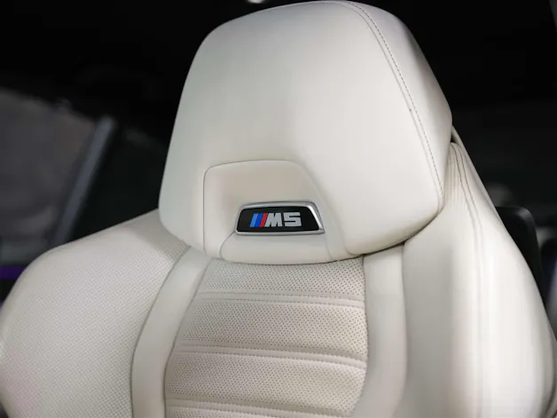 BMW M5 xDrive Competition Drivelogic *CH Auto*Massage*Keramik*Bowers&Wilkins*H&R*