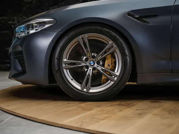 BMW M5 xDrive Competition Drivelogic *CH Auto*Massage*Keramik*Bowers&Wilkins*H&R*