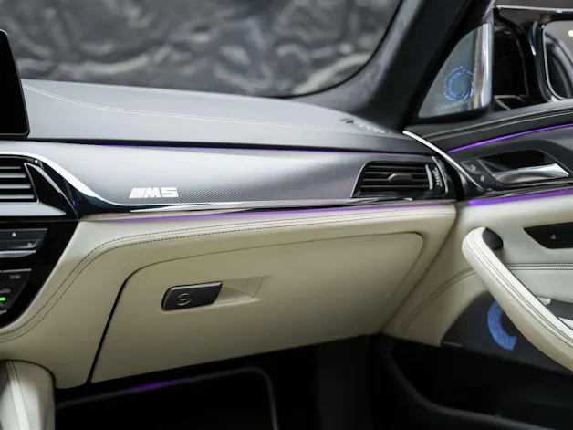 BMW M5 xDrive Competition Drivelogic *CH Auto*Massage*Keramik*Bowers&Wilkins*H&R*