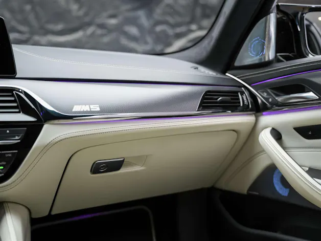 BMW M5 xDrive Competition Drivelogic *CH Auto*Massage*Keramik*Bowers&Wilkins*H&R*