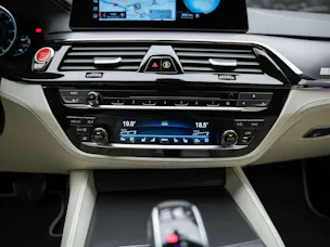 BMW M5 xDrive Competition Drivelogic *CH Auto*Massage*Keramik*Bowers&Wilkins*H&R*