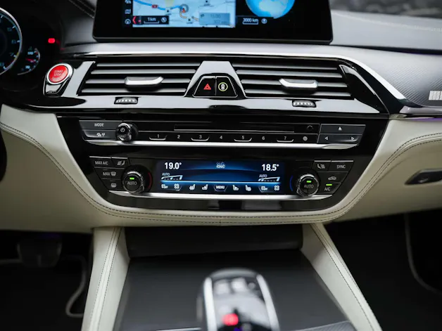 BMW M5 xDrive Competition Drivelogic *CH Auto*Massage*Keramik*Bowers&Wilkins*H&R*