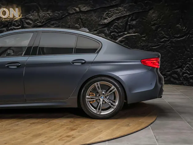 BMW M5 xDrive Competition Drivelogic *CH Auto*Massage*Keramik*Bowers&Wilkins*H&R*
