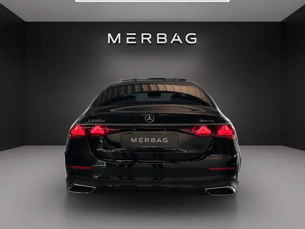 MERCEDES-BENZ E 220 d T 4M 9G-Tronic