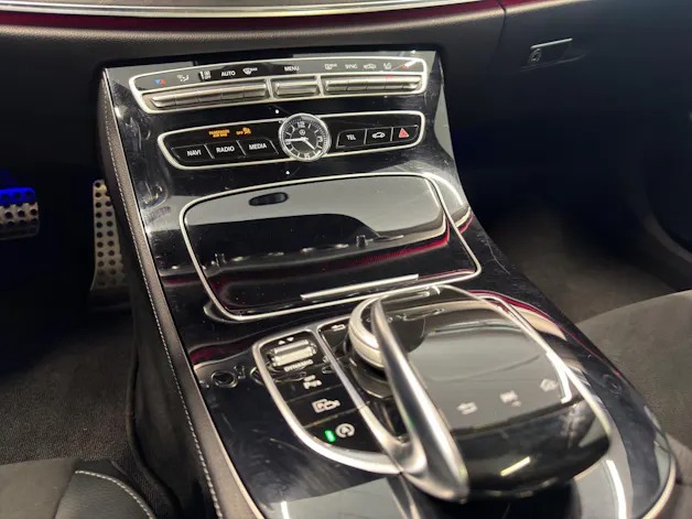 MERCEDES-BENZ E 220 d Swiss Star AMG 4M