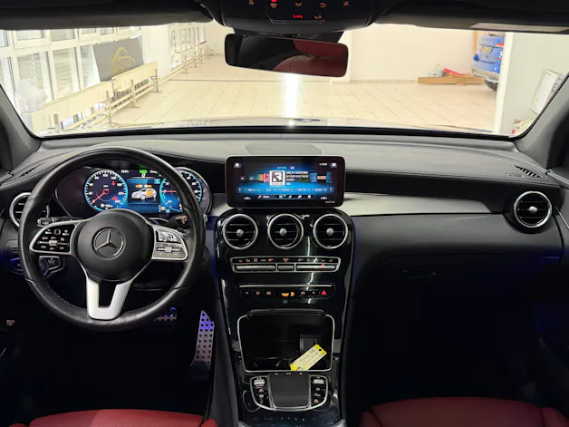 MERCEDES-BENZ GLC 300 e AMG Line 4Matic 9G-Tronic