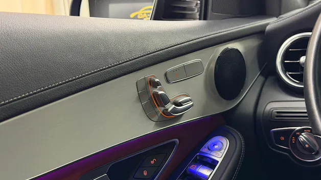 MERCEDES-BENZ GLC 300 e AMG Line 4Matic 9G-Tronic