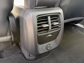 https://vehicle.imgix.net/4440238/cf5e1f03-73ae-4e76-a64c-3b48fc71b2e6.jpg