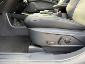 https://vehicle.imgix.net/4440238/e215308c-8bdc-4189-bdec-adc5111b1abe.jpg