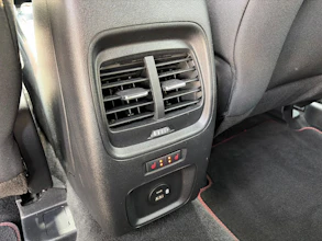https://vehicle.imgix.net/4440239/afafd279-bcb9-4666-94c2-6d0bff1079ad.jpg