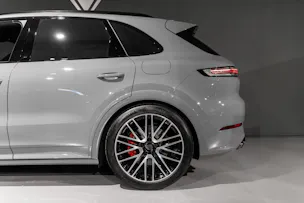 PORSCHE Cayenne 4.0 V8 Turbo E-Hybrid