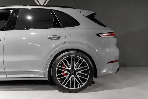 PORSCHE Cayenne 4.0 V8 Turbo E-Hybrid