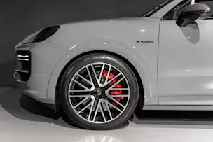 PORSCHE Cayenne 4.0 V8 Turbo E-Hybrid