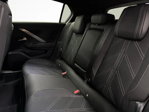 https://vehicle.imgix.net/4440323/7b9ea1c2-3fad-4ad7-af8c-1aebee7ec605.jpg