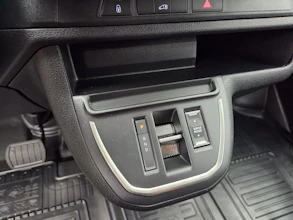 https://vehicle.imgix.net/4440330/2376359c-0109-45e6-a747-d7baa0c9016c.jpg