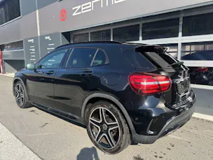 MERCEDES-BENZ GLA 220 AMG Line 4m