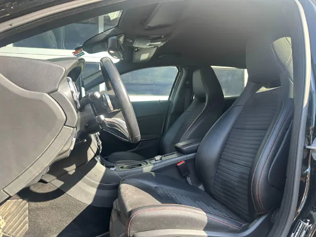 MERCEDES-BENZ GLA 220 AMG Line 4m