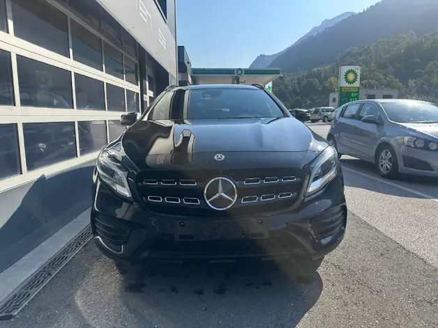 MERCEDES-BENZ GLA 220 AMG Line 4m