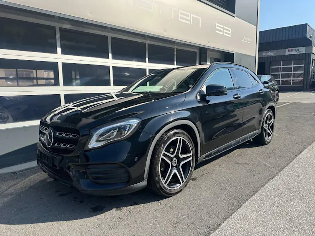 MERCEDES-BENZ GLA 220 AMG Line 4m