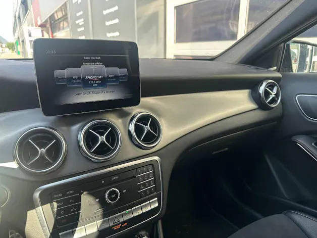 MERCEDES-BENZ GLA 220 AMG Line 4m