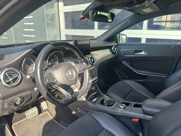 MERCEDES-BENZ GLA 220 AMG Line 4m