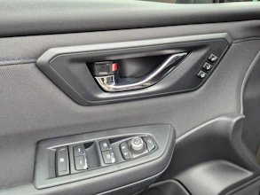 https://vehicle.imgix.net/4440370/edbabc5b-2b97-41e2-80c4-3f40dbdba7be.jpg