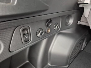 https://vehicle.imgix.net/4440381/c0b58fdb-f87c-457d-9b85-86c56f2faaf3.jpg
