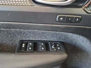 https://vehicle.imgix.net/4440434/fda0d908-e99e-4897-98eb-451bea2fe252.jpg
