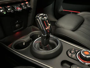 https://vehicle.imgix.net/4440449/768c9b49-db9b-4798-a063-3905b1733381.jpg