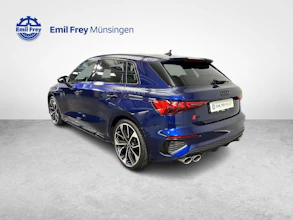 https://vehicle.imgix.net/4440453/f0322d71-1540-4bf9-b22d-238fcf2b6300.jpg