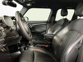 https://vehicle.imgix.net/4440459/e867ff08-d071-4a95-a908-fb04ee02f947.jpg