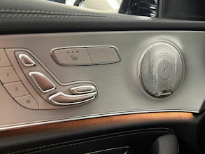 https://vehicle.imgix.net/4440461/d292950a-5396-4fcf-85a4-03f9c440f679.jpg