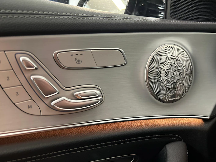 image du véhicule MERCEDES-BENZ E 220