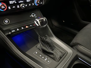 https://vehicle.imgix.net/4440462/aca7f621-c2f7-415c-ab11-adbed705374c.jpg