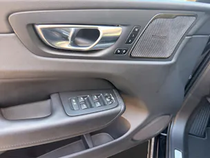 VOLVO XC60 2.0 B4 MH Ultimate Dark AWD