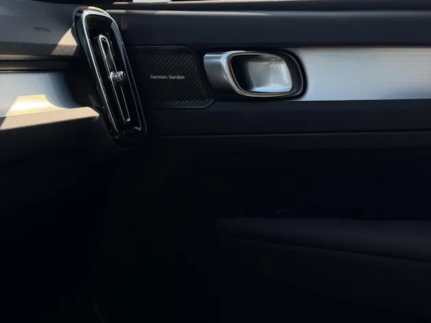 VOLVO XC40 2.0 B4 MH Plus Dark
