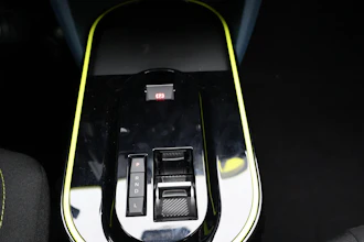 https://vehicle.imgix.net/4440688/775f039a-9025-4a67-9083-2597663f9f71.JPG