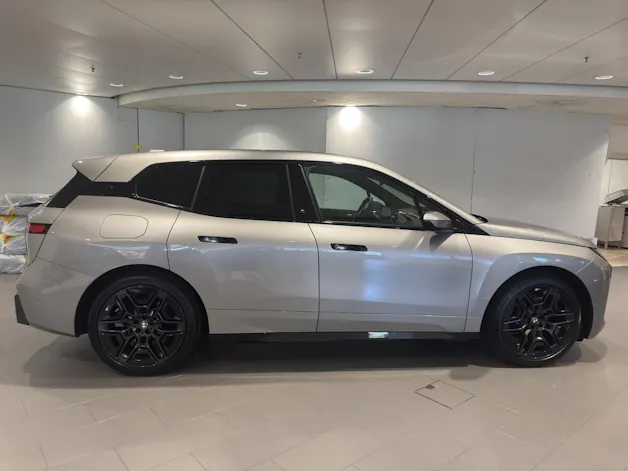 BMW iX xDrive60
