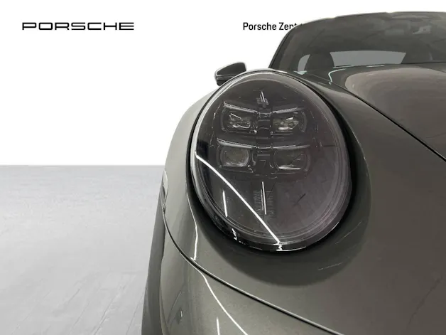 PORSCHE 911 Carrera 4 GTS