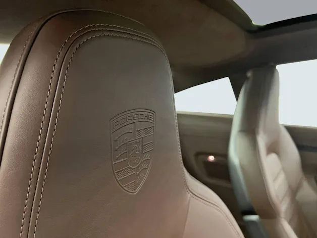 PORSCHE 911 Carrera 4 GTS