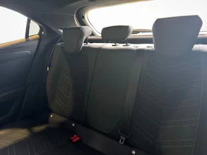 https://vehicle.imgix.net/4440837/2a4ff394-81e6-47c5-a5bb-1b2d85b3a6c3.jpg